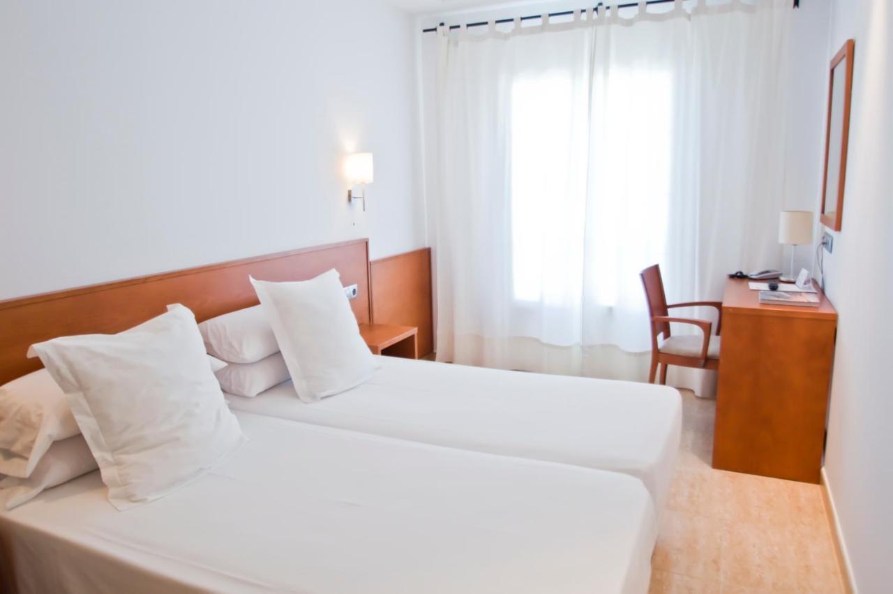 Hotel Jeni & Restaurant Es Mercadal Extérieur photo