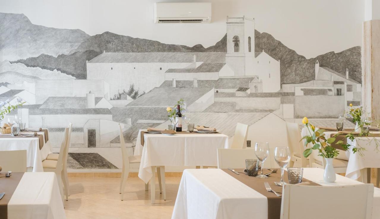 Hotel Jeni & Restaurant Es Mercadal Extérieur photo