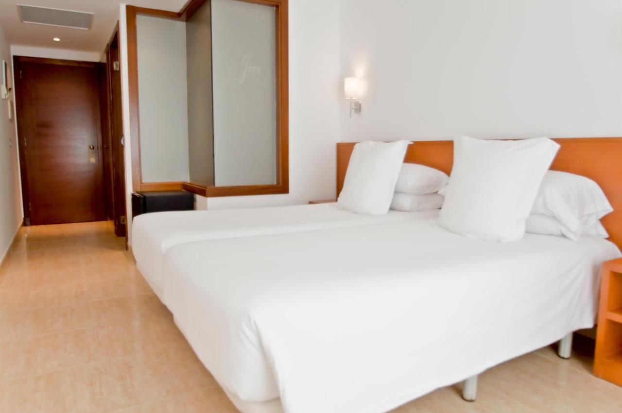 Hotel Jeni & Restaurant Es Mercadal Extérieur photo