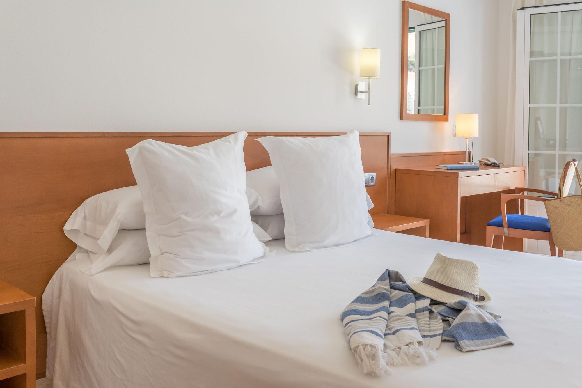 Hotel Jeni & Restaurant Es Mercadal Extérieur photo