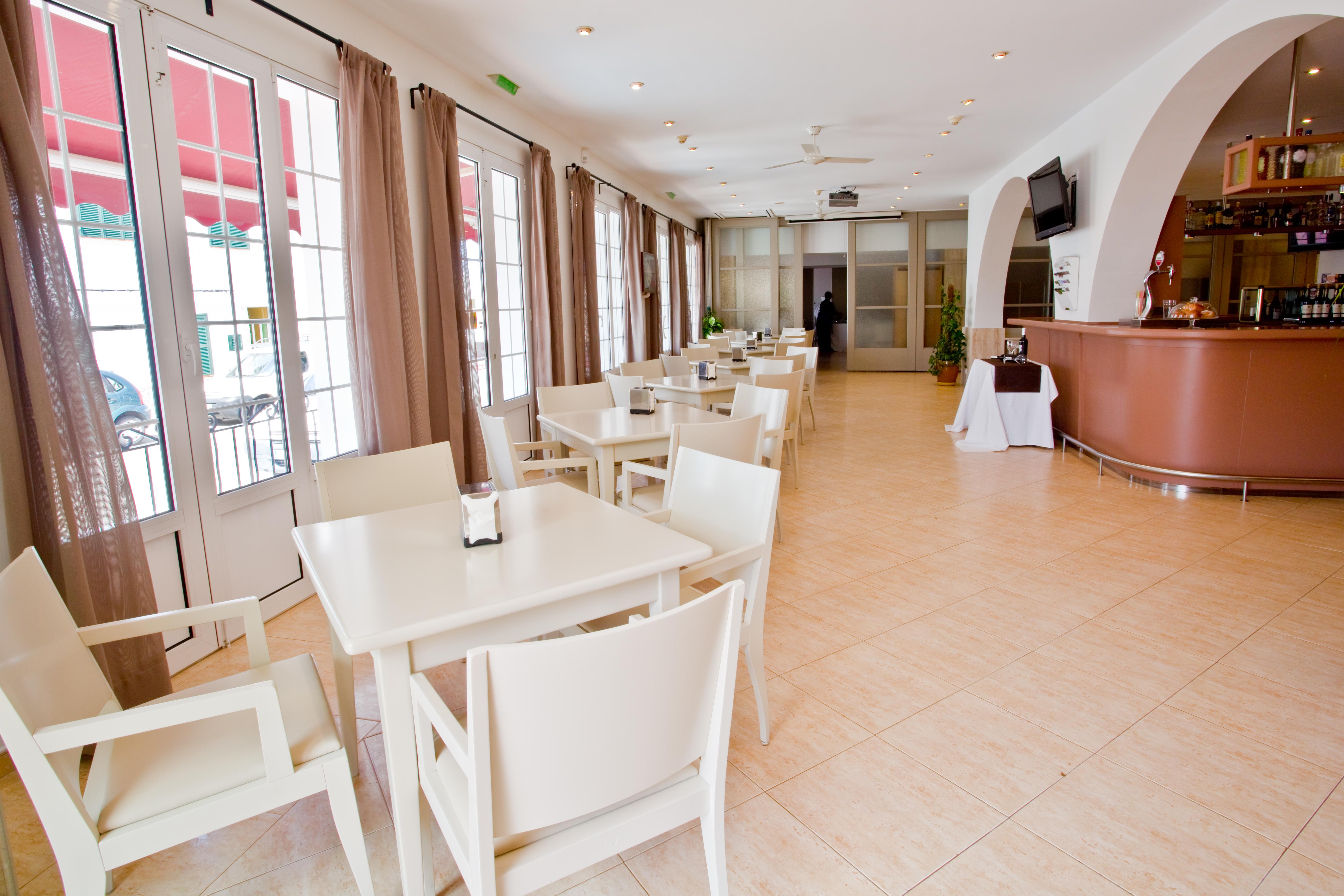 Hotel Jeni & Restaurant Es Mercadal Extérieur photo